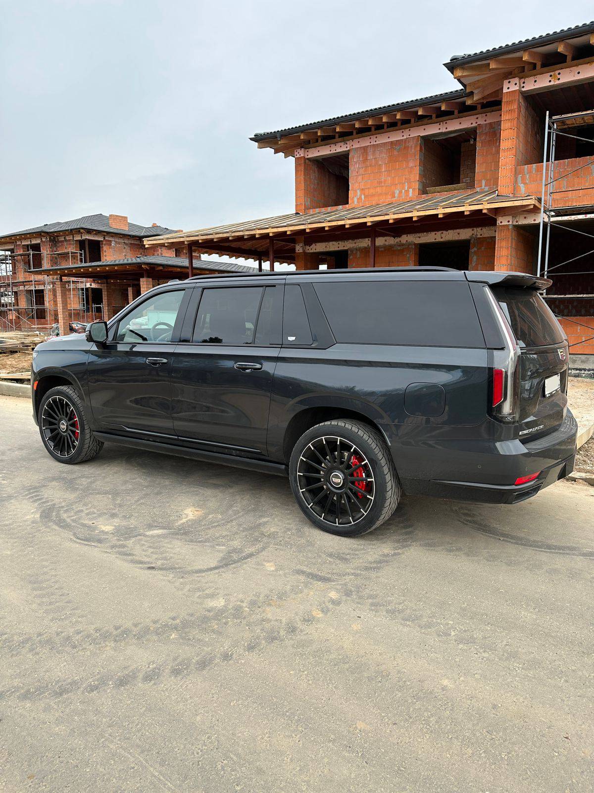 Cadillac Escalade на 24" кованых дисках нашего производства фото 1